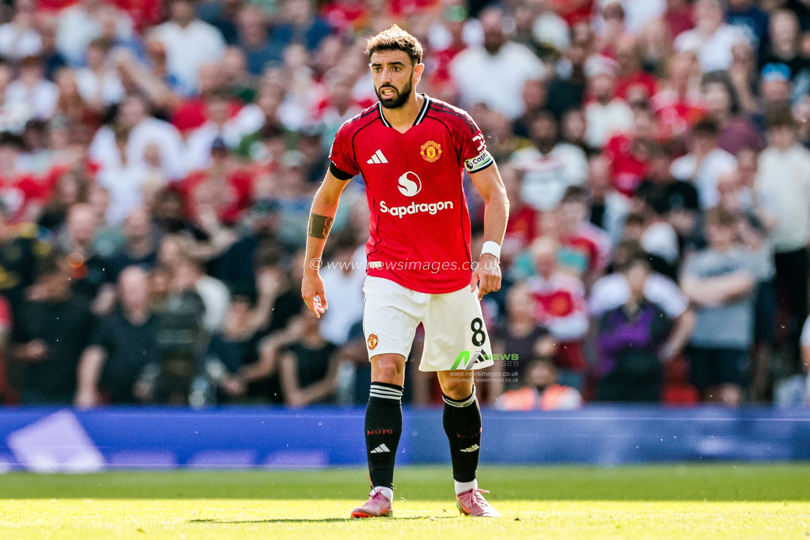 Bruno Fernandes of Manchester United looks on during the Premier League match Manchester United vs Arsenal at Old Trafford, Manchester, United Kingdom, 17th August 2025

(Photo by Mark Cosgrove/News Images)