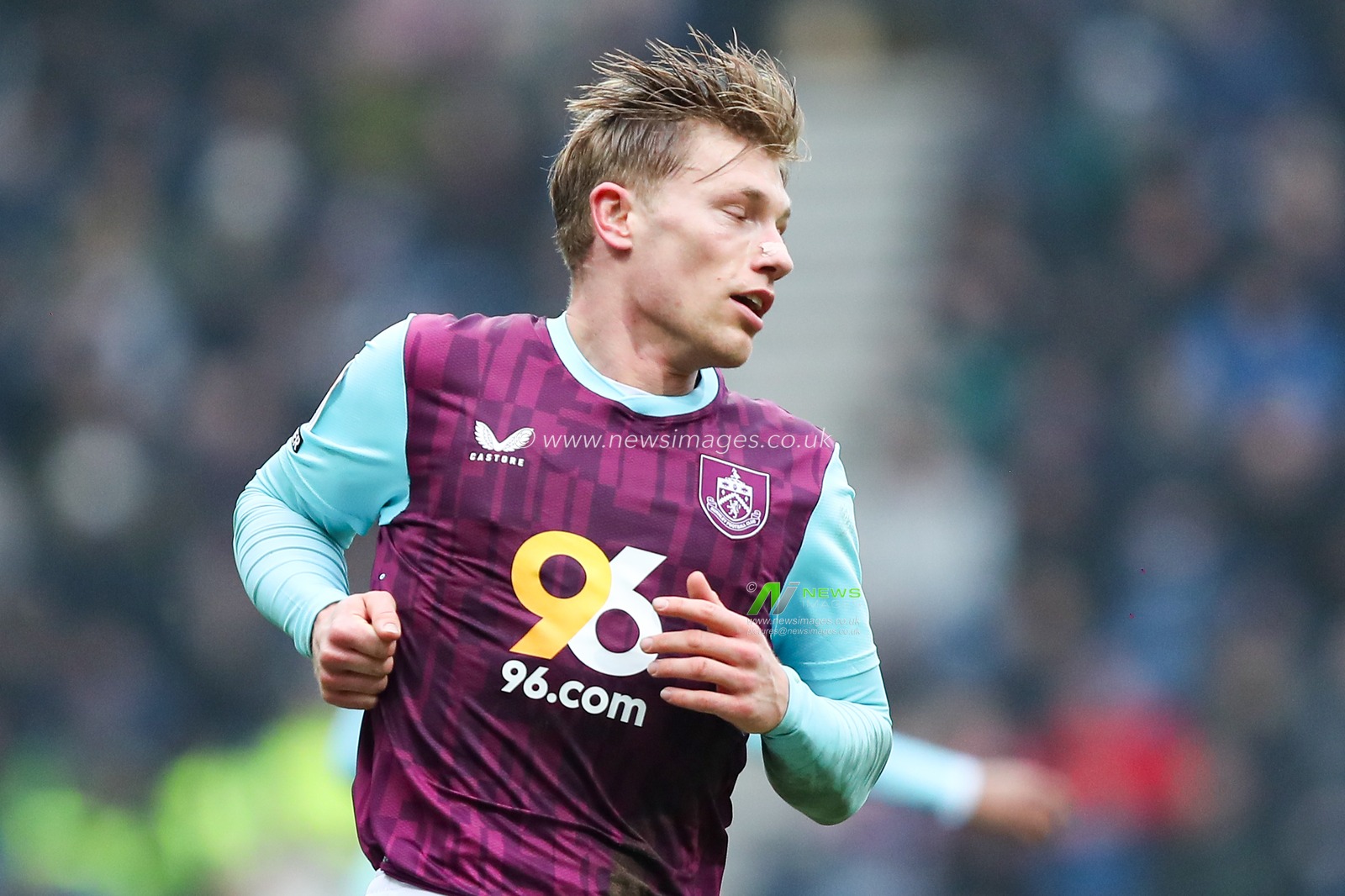 Zian Flemming of Burnley during the Sky Bet Championship match Preston North End vs Burnley at Deepdale, Preston, United Kingdom, 15th February 2025

(Photo by Jorge Horsted/News Images)