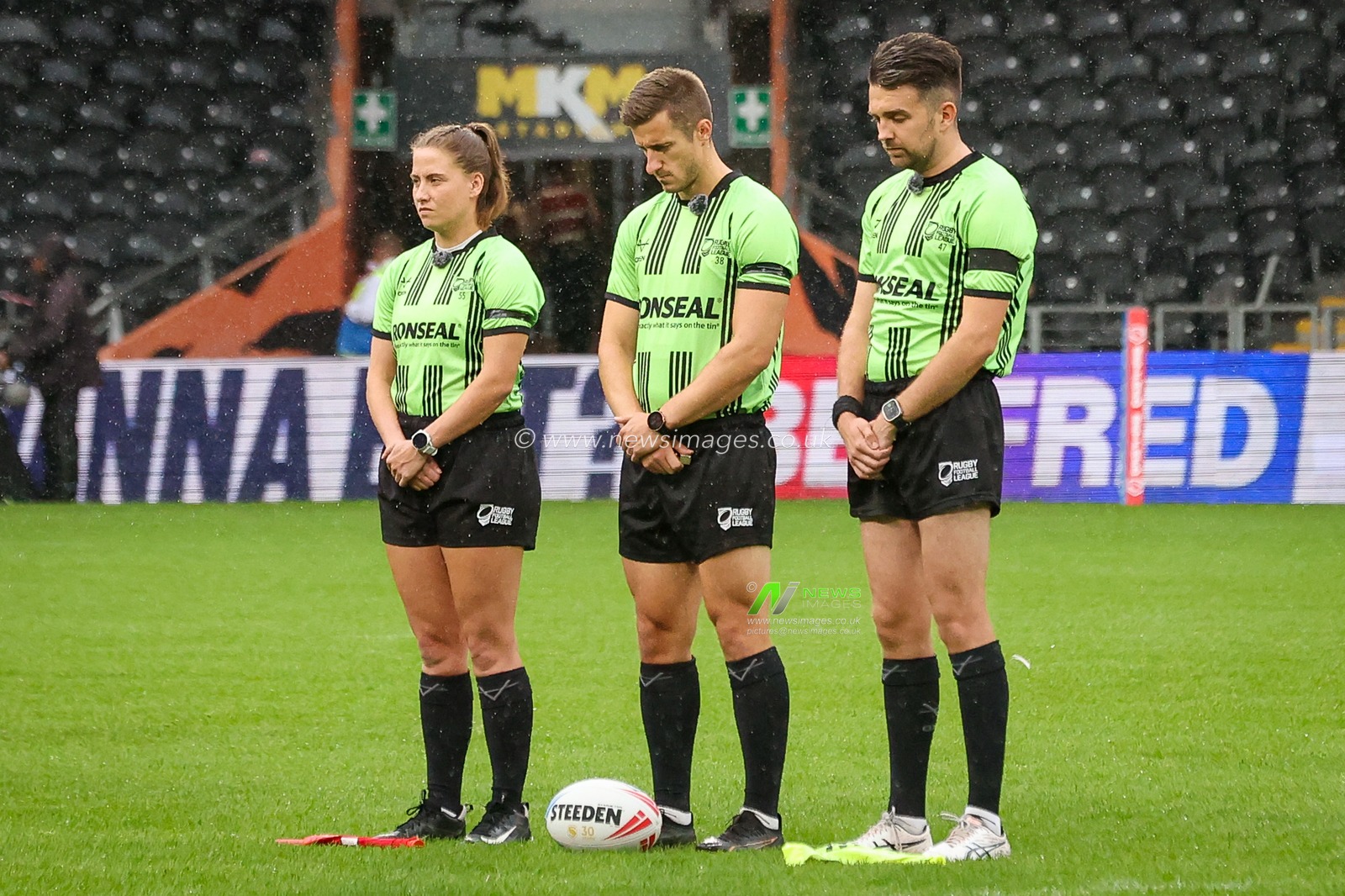 A minute’s silence observed for Sir Billy Boston during the Betfred Super League round 25 match Hull FC vs Warrington Wolves at MKM Stadium, Hull, United Kingdom on 29 August 2026

(Photo by Alfie Cosgrove/News Images)