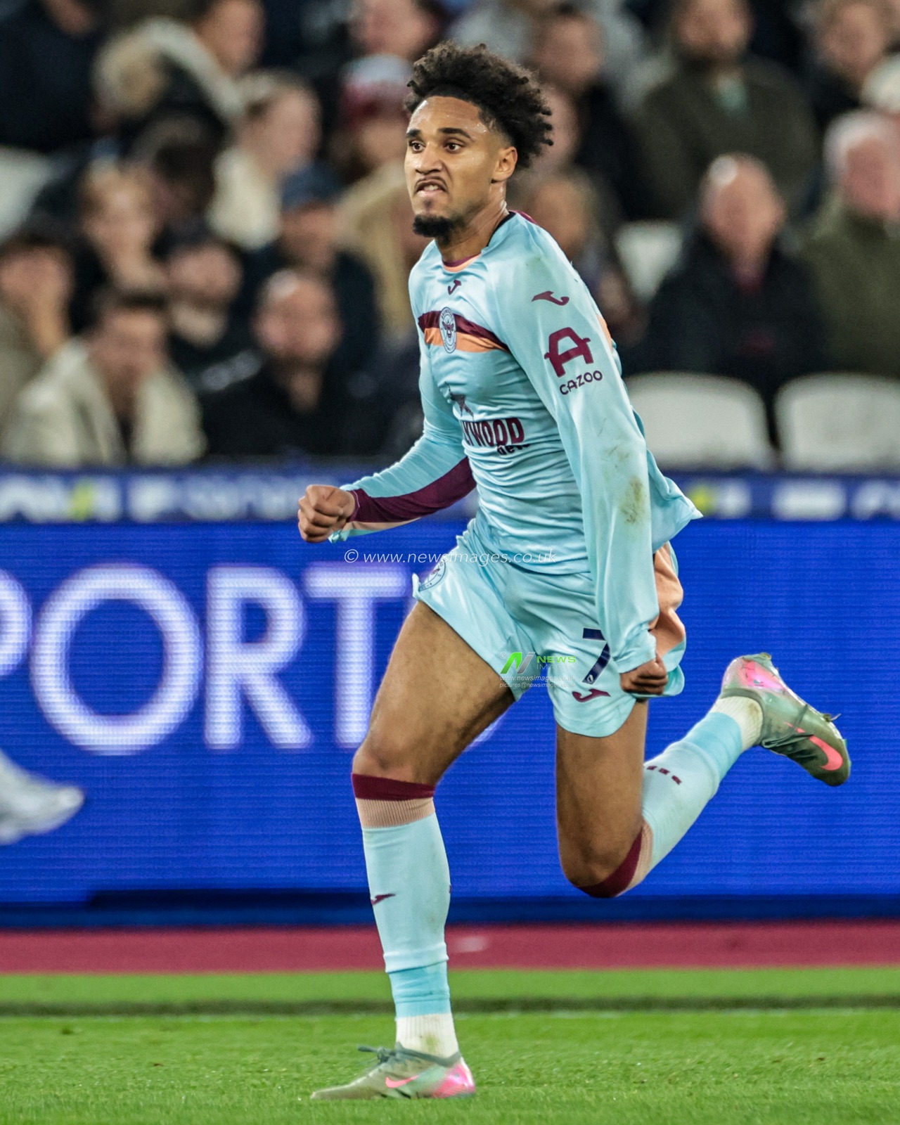 Kevin Schade of Brentford during the Premier League match West Ham United vs Brentford at London Stadium, London, United Kingdom, 20th October 2025

(Photo by Mark Cosgrove/News Images)