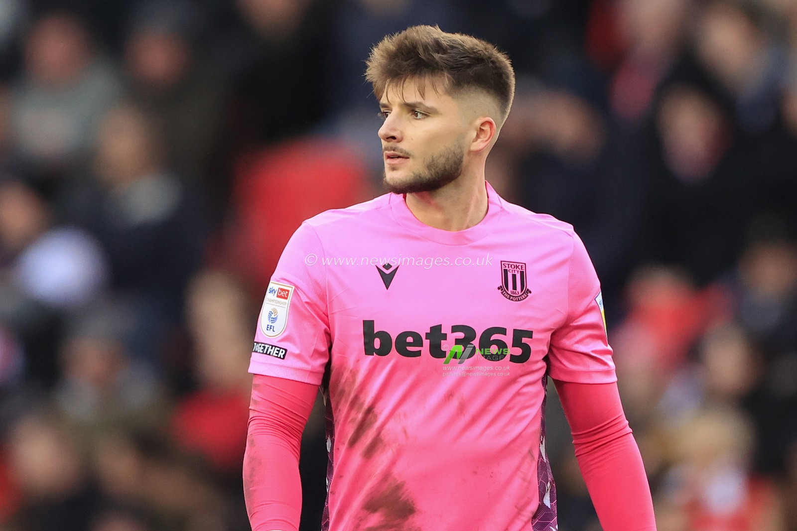 Matja Sarkic #1 of Stoke City during the Sky Bet Championship match Stoke City vs Hull City at Bet365 Stadium, Stoke-on-Trent, United Kingdom, 11th February 2023

(Photo by Conor Molloy/News Images)