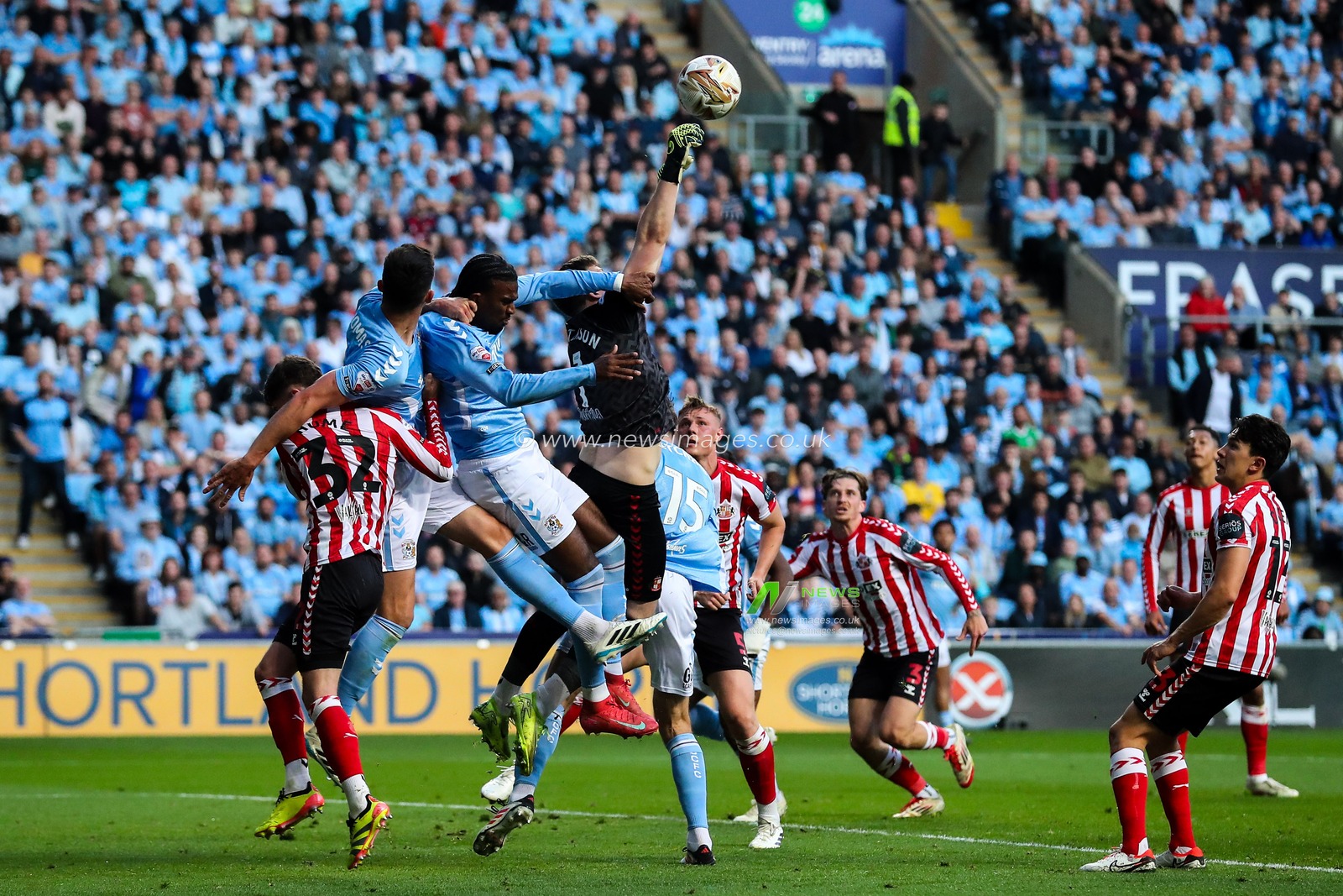 Anthony Patterson of Sunderland punches the ball clear during the Sky Bet Championship Palyoff Semi-final match Coventry City vs Sunderland at Coventry Building Society Arena, Coventry, United Kingdom, 9th May 2025

(Photo by Gareth Evans/News Images)