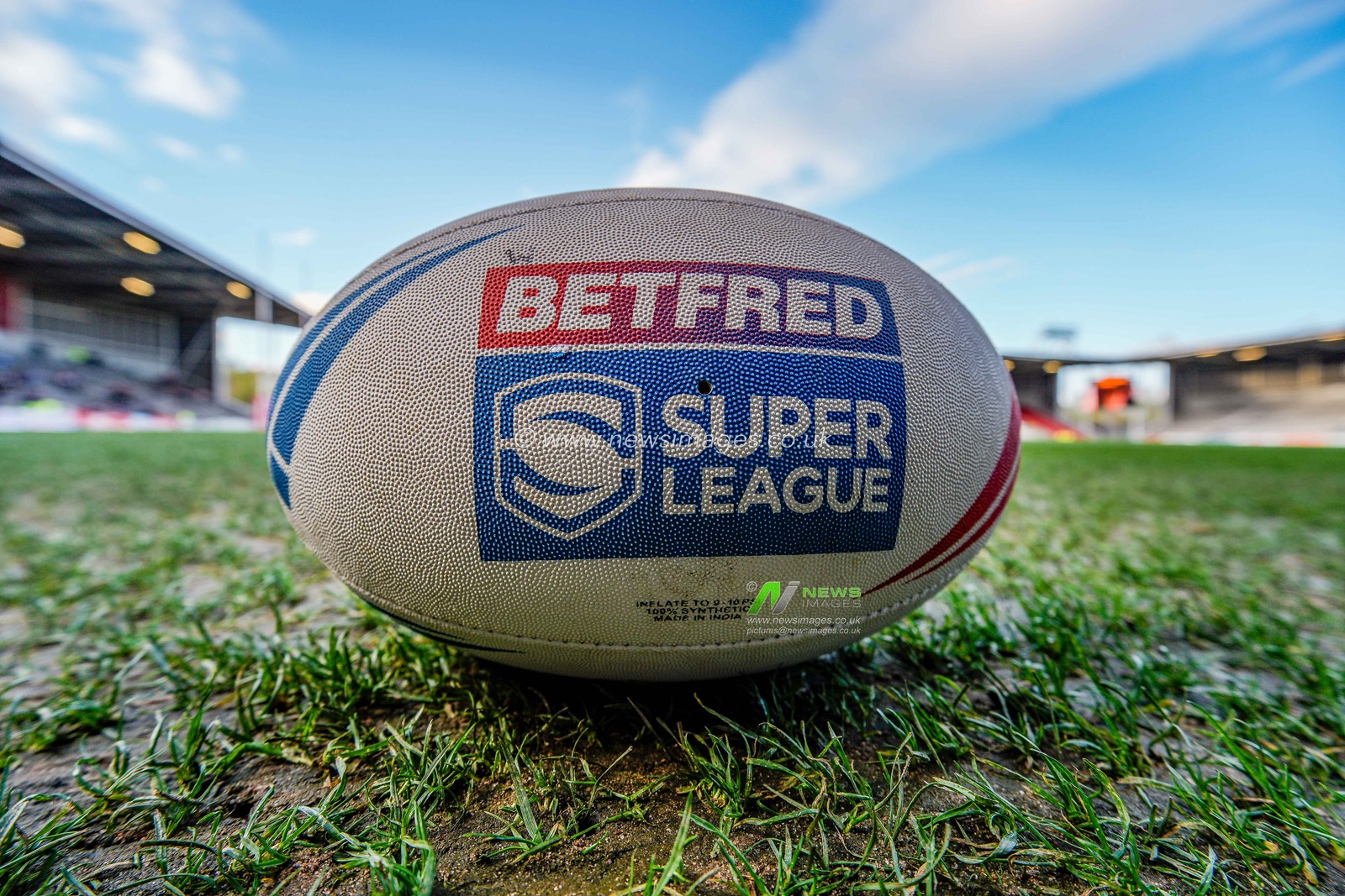 A general view of the match ball during the Betfred Challenge Cup Quarter Final match St Helens vs Catalans Dragons at The BrewDog Stadium, St Helens, United Kingdom on 10 April 2026

(Photo by Maynard Manyowa/News Images)