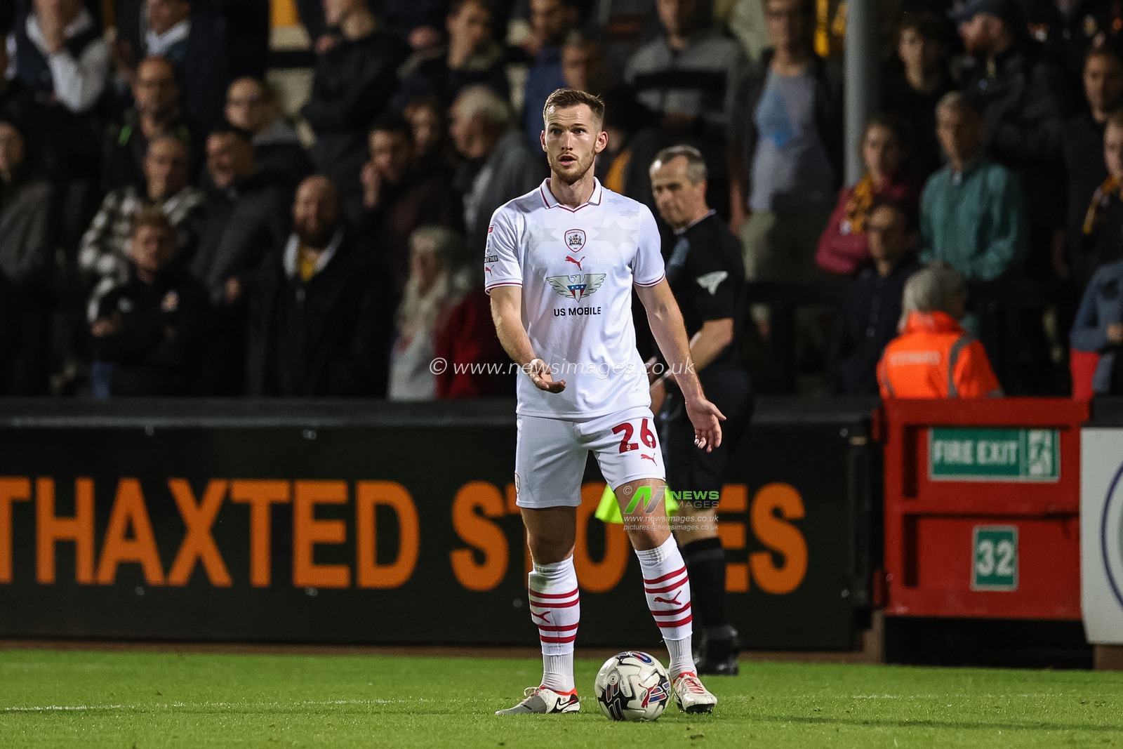 Jamie McCart #26 of Barnsley looks for a target during the Sky Bet League 1 match Cambridge United vs Barnsley at Abbey Stadium, Cambridge, United Kingdom, 3rd October 2023

(Photo by Mark Cosgrove/News Images)