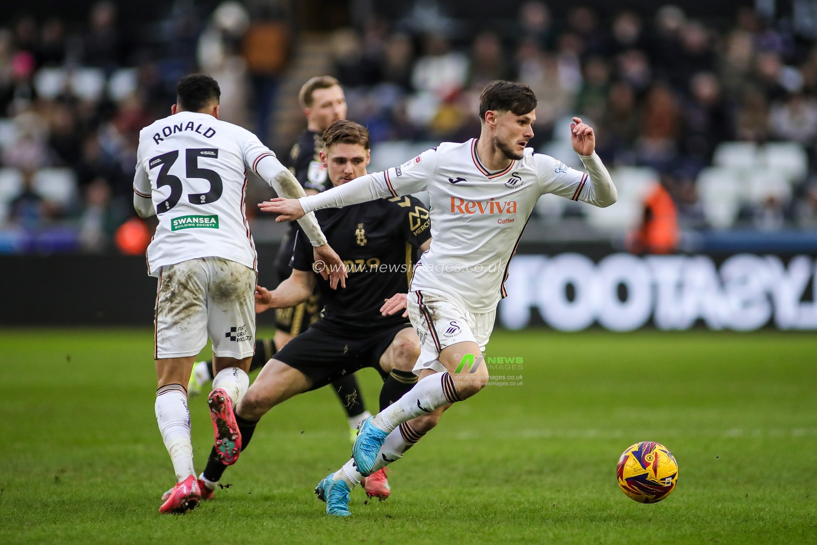 Liam Cullen of Swansea City during the Sky Bet Championship match Swansea City vs Coventry City at Swansea.com Stadium, Swansea, United Kingdom, 1st February 2025

(Photo by Andrew Lewis/News Images)