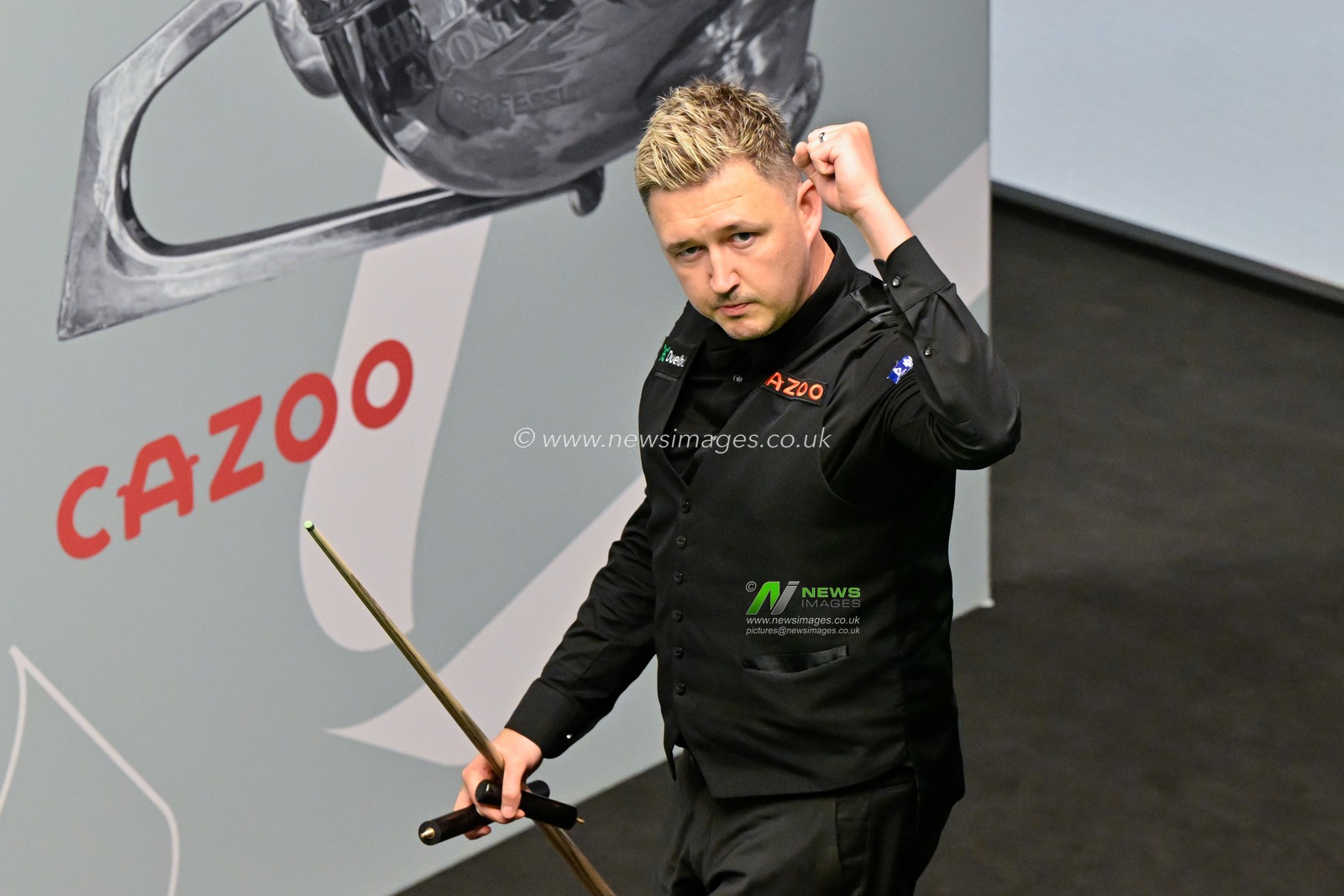 Kyren Wilson celebrates his victory over John Higgins, during the Cazoo World Championships 2024 at Crucible Theatre, Sheffield, United Kingdom, 1st May 2024

(Photo by Cody Froggatt/News Images)