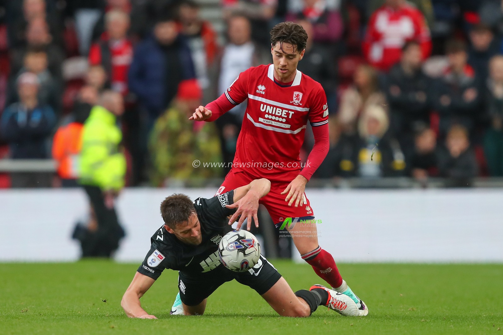 Hayden Hackney #7 of Middlesbrough fouls  Lukas Jutkiewicz #10 of Birmingham City during the Sky Bet Championship match Middlesbrough vs Birmingham City at Riverside Stadium, Middlesbrough, United Kingdom, 21st October 2023

(Photo by Gareth Evans/News Images)