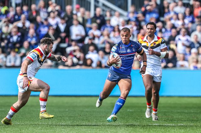 Corey Hall of Wakefield Trinity breaks with the ball during the Betfred Super League round 8 match Wakefield Trinity vs Bradford Bulls at DIY Kitchens Stadium, Wakefield, United Kingdom on 18 April 2026

(Photo by Alfie Cosgrove/News Images)