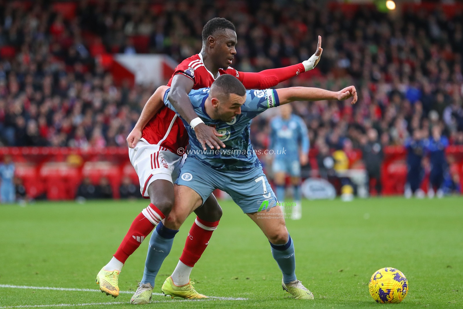 John McGinn #7 of Aston Villa holds off Moussa NiakhatÃ© #19 of Nottingham Forest during the Premier League match Nottingham Forest vs Aston Villa at City Ground, Nottingham, United Kingdom, 5th November 2023

(Photo by Gareth Evans/News Images)
