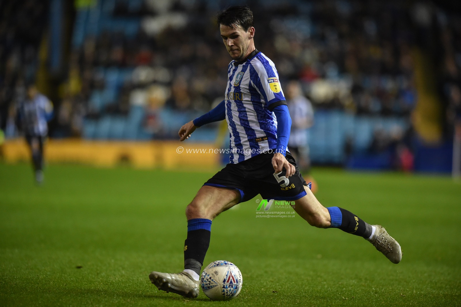27th November 2019, Hillsborough, Sheffield, England; Sky Bet Championship, Sheffield Wednesday v Birmingham City : Kieran Lee (5) of Sheffield Wednesday whips a cross into the box.

Credit: Dean Williams/News Images