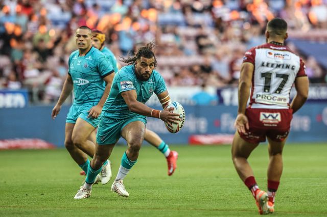 Ashton Golding of Huddersfield Giants breaks with the ball during the Betfred Super League round 18 match Wigan Warriors vs Huddersfield Giants at The Brick Community Stadium, Wigan, United Kingdom, 11th July 2025

(Photo by Alfie Cosgrove/News Images)