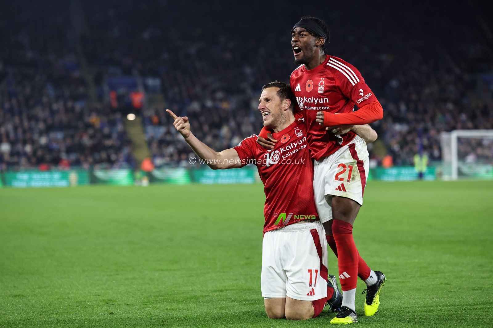 Chris Wood of Nottingham Forest celebrates his goal to make it 1-2 during the Premier League match Leicester City vs Nottingham Forest at King Power Stadium, Leicester, United Kingdom, 25th October 2024

(Photo by Mark Cosgrove/News Images)