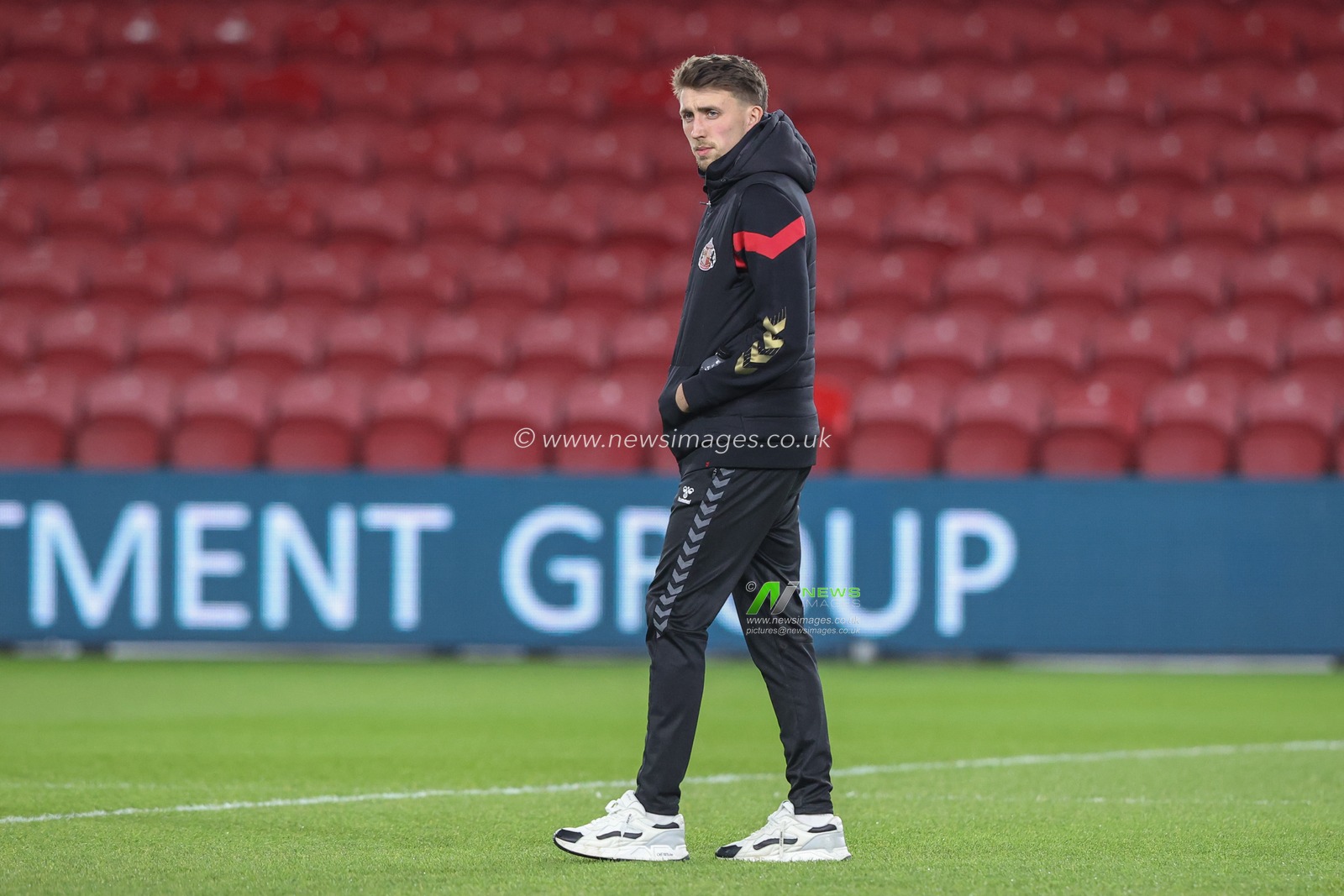 Dan Neil of Sunderland arrives during the Sky Bet Championship match Middlesbrough vs Sunderland at Riverside Stadium, Middlesbrough, United Kingdom, 3rd February 2025

(Photo by Alfie Cosgrove/News Images)