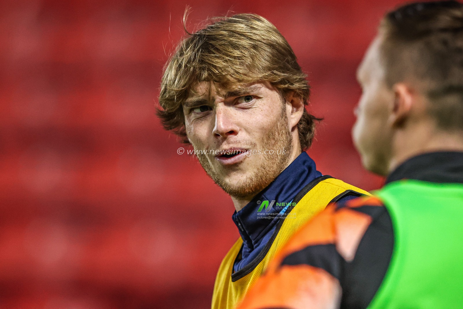Luca Connell of Barnsley warms up on the sidelines during the Sky Bet League One match Barnsley vs Blackpool at Oakwell, Barnsley, United Kingdom on 02 September 2026

(Photo by Alfie Cosgrove/News Images)