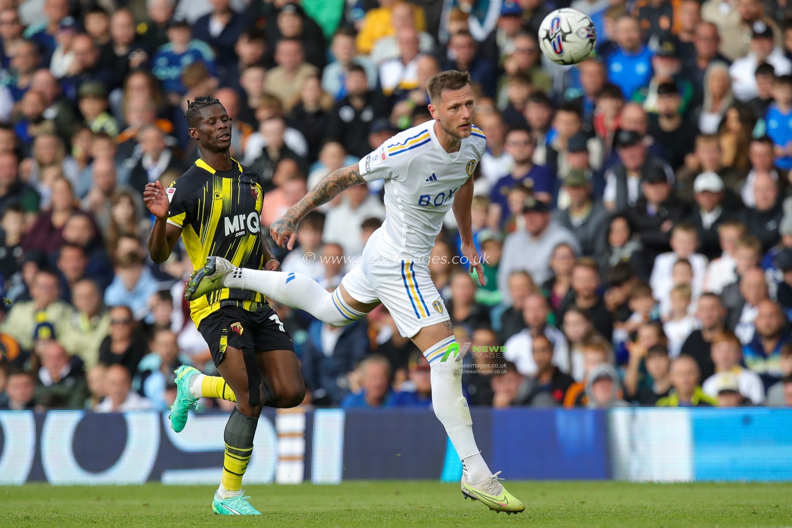 Liam Cooper #6 of Leeds United heads the ball during the Sky Bet Championship match Leeds United vs Watford at Elland Road, Leeds, United Kingdom, 23rd September 2023

(Photo by James Heaton/News Images)