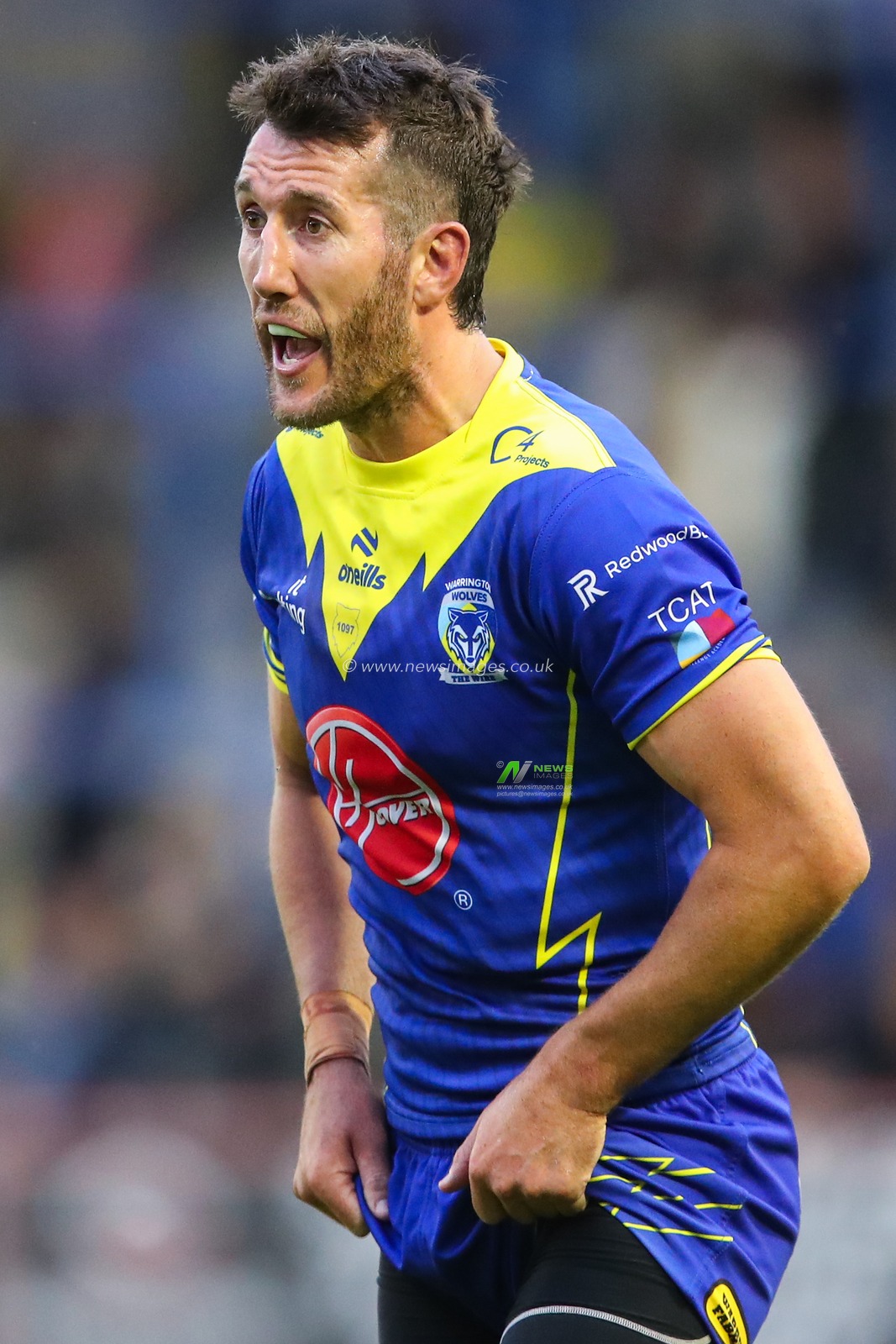 Stefan Ratchford of Warrington Wolves gives his teammates instructions during the Betfred Super League Round 16 match Warrington Wolves vs Huddersfield Giants at Halliwell Jones Stadium, Warrington, United Kingdom, 5th July 2024

(Photo by Gareth Evans/News Images)