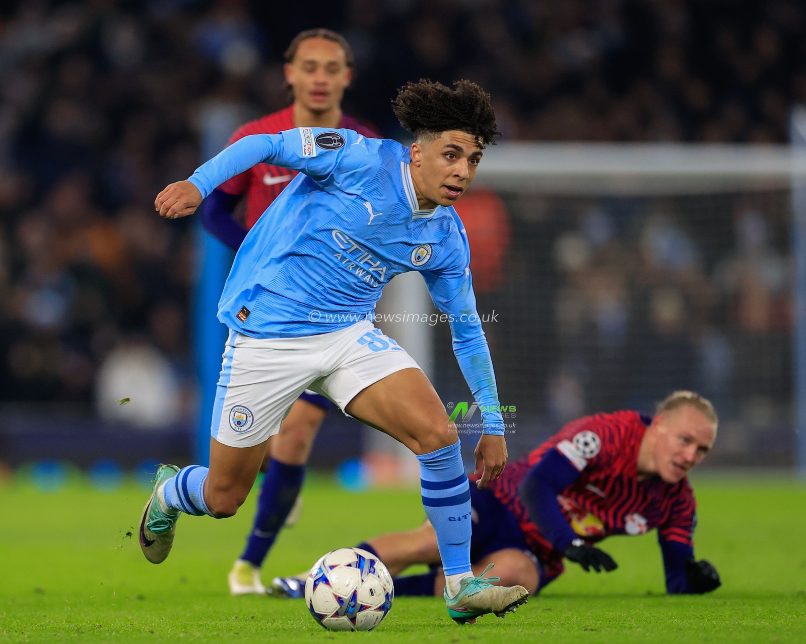 Rico Lewis #82 of Manchester City breaks with the ball during the UEFA Champions League Group G match Manchester City vs RB Leipzig at Etihad Stadium, Manchester, United Kingdom, 28th November 2023

(Photo by Conor Molloy/News Images)