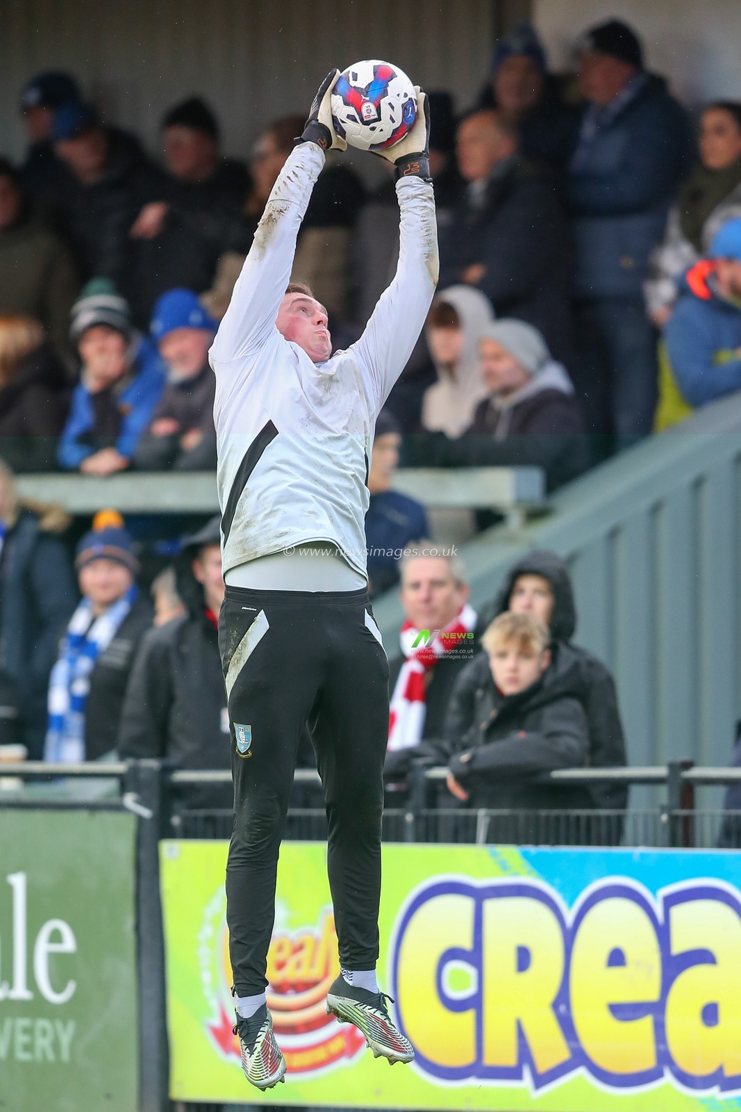 David Stockdale #31 of Sheffield Wednesday during the pre-game warm up ahead of the Sky Bet League 1 match Exeter City vs Sheffield Wednesday at St James' Park, Exeter, United Kingdom, 10th December 2022

(Photo by Gareth Evans/News Images)