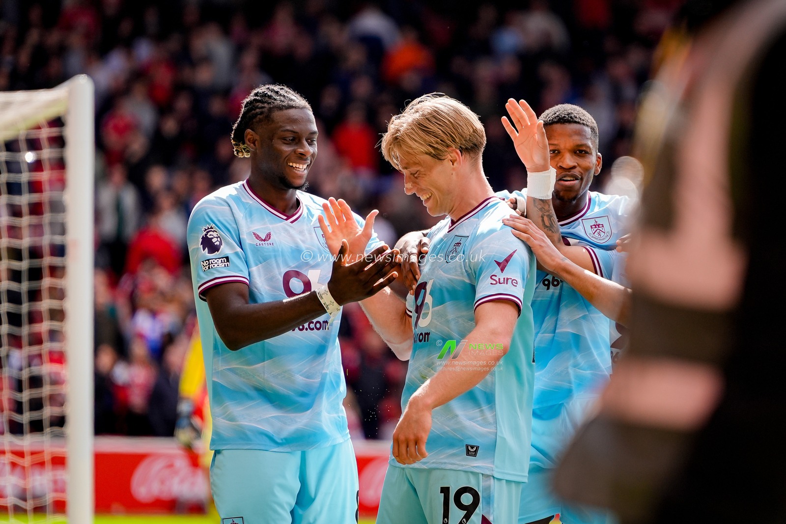 Zian Flemming of Burnley celebrates his goal to make it  0-1 during the Premier League match Nottingham Forest vs Burnley at City Ground, Nottingham, United Kingdom on 19 April 2026

(Photo by Maynard Manyowa/News Images)