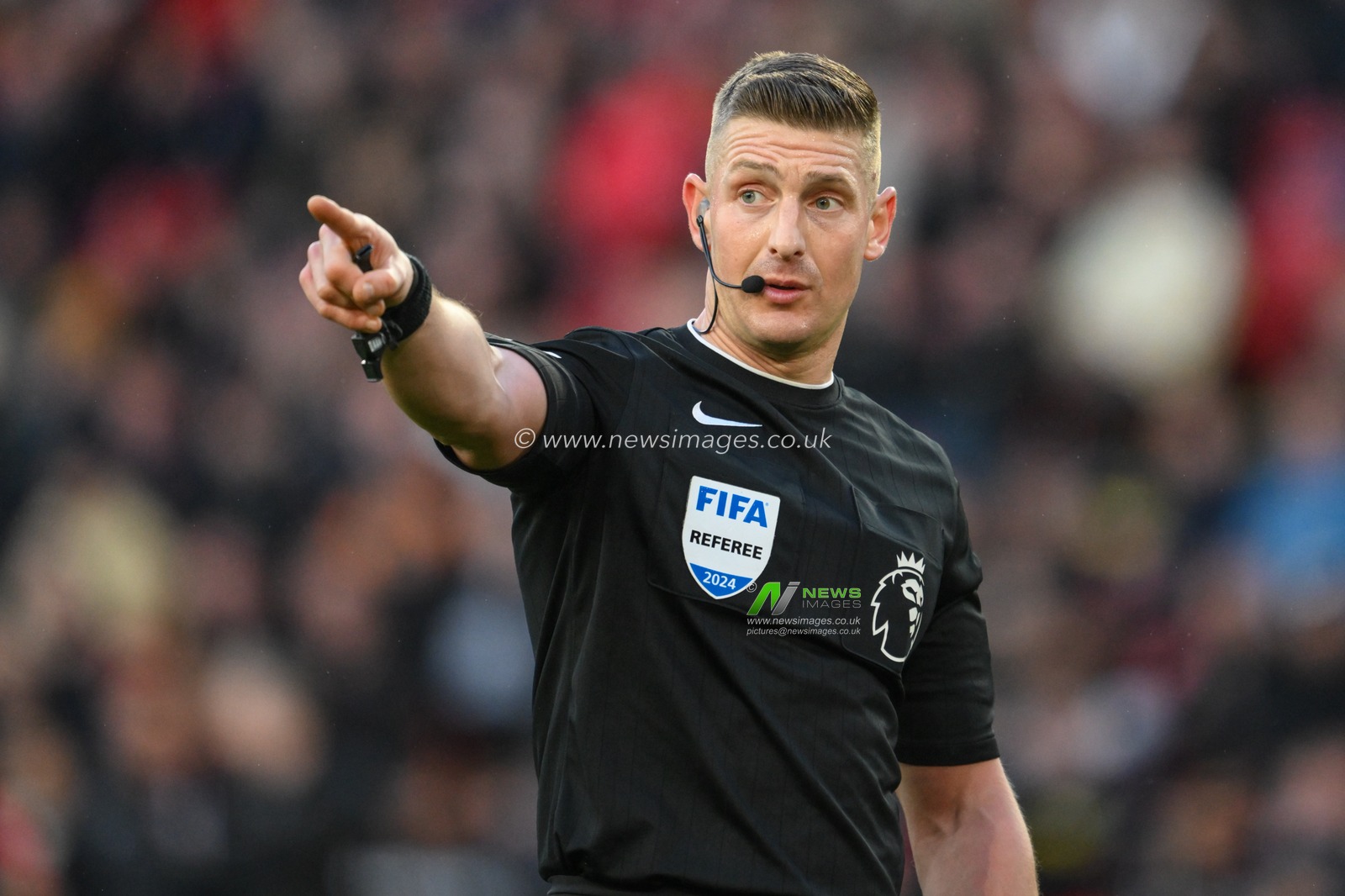 Referee Robert Jones points during the Premier League match Sheffield United vs Chelsea at Bramall Lane, Sheffield, United Kingdom, 7th April 2024

(Photo by Craig Thomas/News Images)