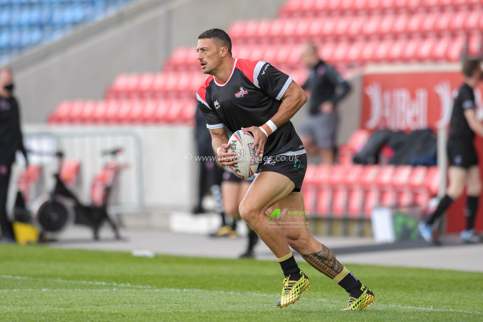 Anthony Gelling (32) of Leigh Centurions during the pre-game warm up