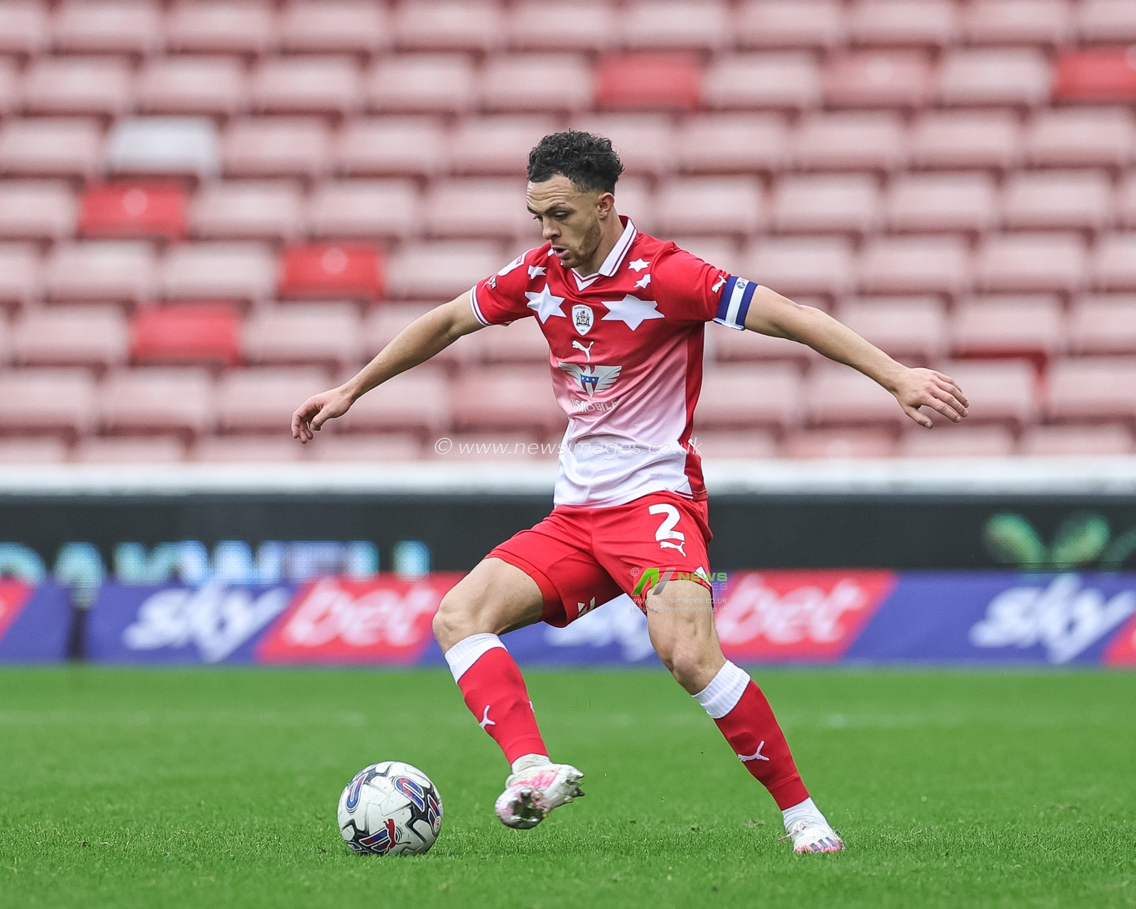 Jordan Williams #2 of Barnsley in action during the Sky Bet League 1 match Barnsley vs Fleetwood Town at Oakwell, Barnsley, United Kingdom, 28th October 2023

(Photo by Mark Cosgrove/News Images)