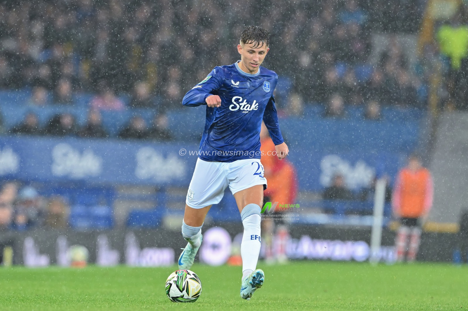 Jesper LindstrÃ¸m of Everton in action during the Carabao Cup match Everton vs Doncaster Rovers at Goodison Park, Liverpool, United Kingdom, 27th August 2024

(Photo by Cody Froggatt/News Images)