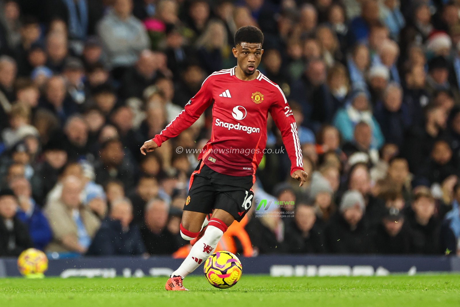 Amad Diallo of Manchester United makes a break with the ball during the Premier League match Manchester City vs Manchester United at Etihad Stadium, Manchester, United Kingdom, 15th December 2024

(Photo by Mark Cosgrove/News Images)