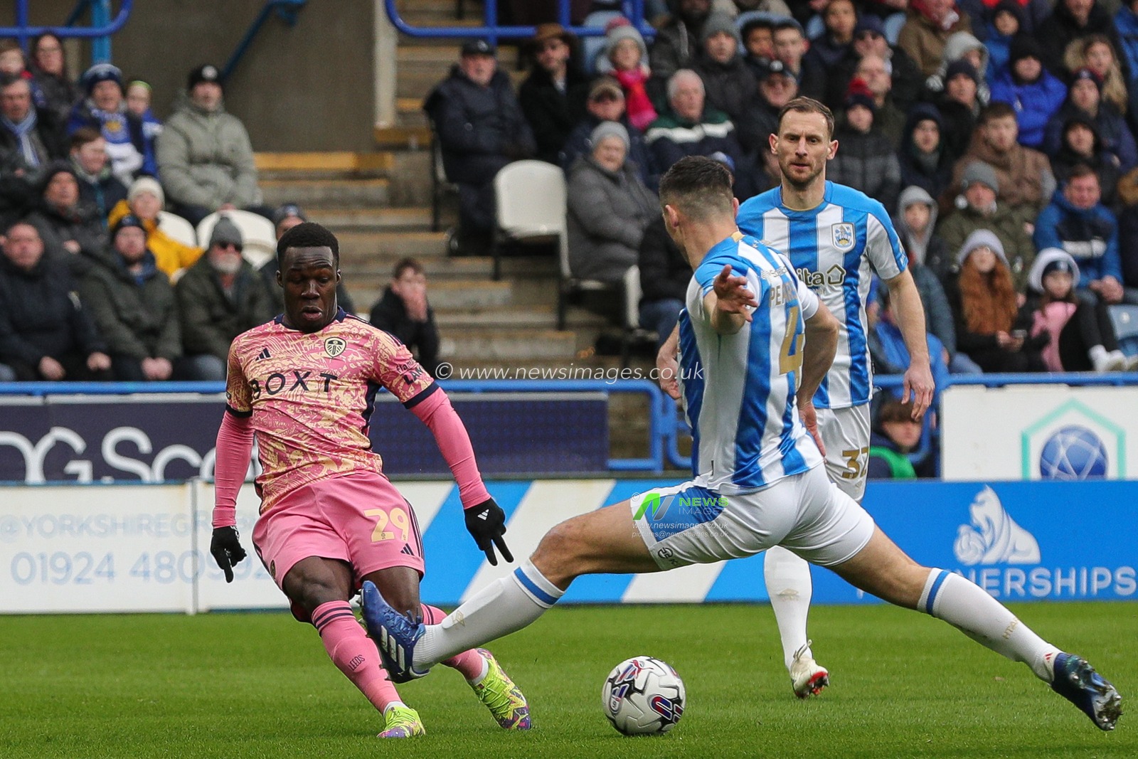 Wilfried Gnonto of Leeds United puts a dangerous cross in during the Sky Bet Championship match Huddersfield Town vs Leeds United at John Smith's Stadium, Huddersfield, United Kingdom, 2nd March 2024

(Photo by James Heaton/News Images)