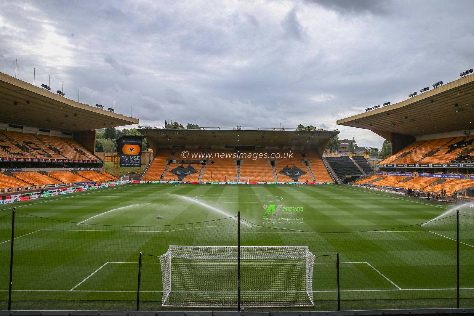 A general view of the Molineux during the Premier League match Wolverhampton Wanderers vs Chelsea at Molineux, Wolverhampton, United Kingdom, 25th August 2024

(Photo by Gareth Evans/News Images)