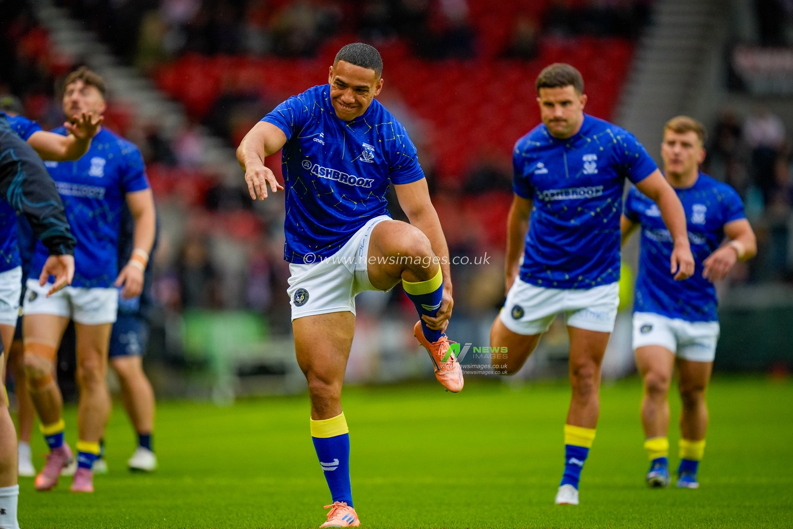 Warrington warriors players in the pre-game warm up session during the Betfred Super League round 14 match St Helens vs Warrington Wolves at The BrewDog Stadium, St Helens, United Kingdom on 11 June 2026

(Photo by Maynard Manyowa/News Images)
