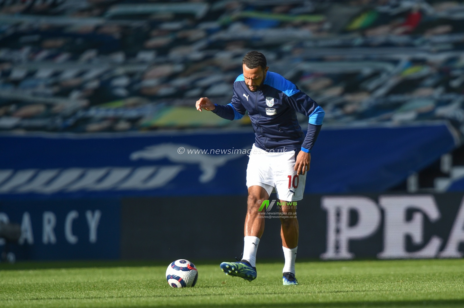 Matt Phillips #10 of West Bromwich Albion during the warm up