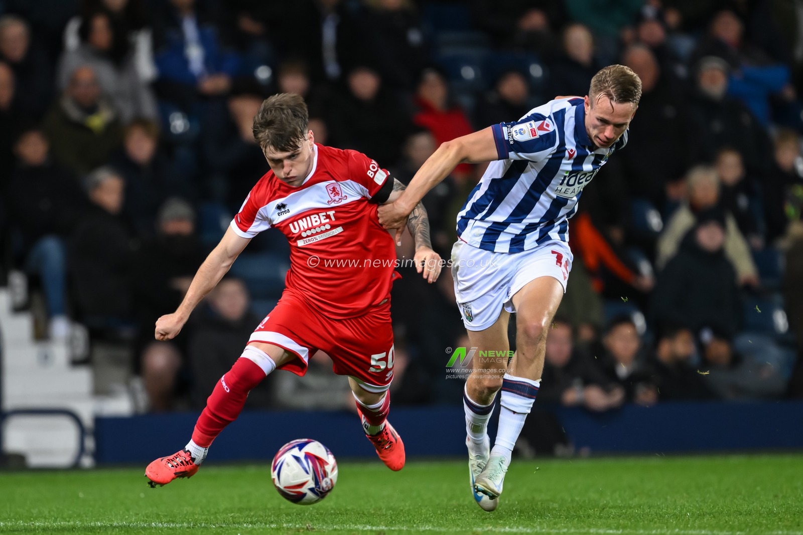 Ben Doak of Middlesbrough holds off TorbjÃ¸rn Heggem of West Bromwich Albion during the Sky Bet Championship match West Bromwich Albion vs Middlesbrough at The Hawthorns, West Bromwich, United Kingdom, 1st October 2024

(Photo by Craig Thomas/News Images)