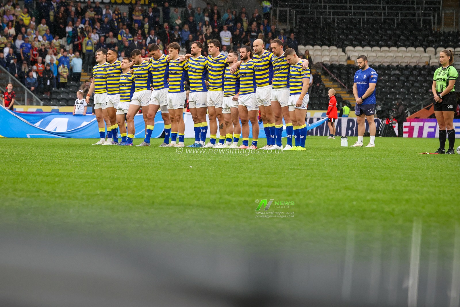 A minute’s silence observed for Sir Billy Boston during the Betfred Super League round 25 match Hull FC vs Warrington Wolves at MKM Stadium, Hull, United Kingdom on 29 August 2026

(Photo by Alfie Cosgrove/News Images)