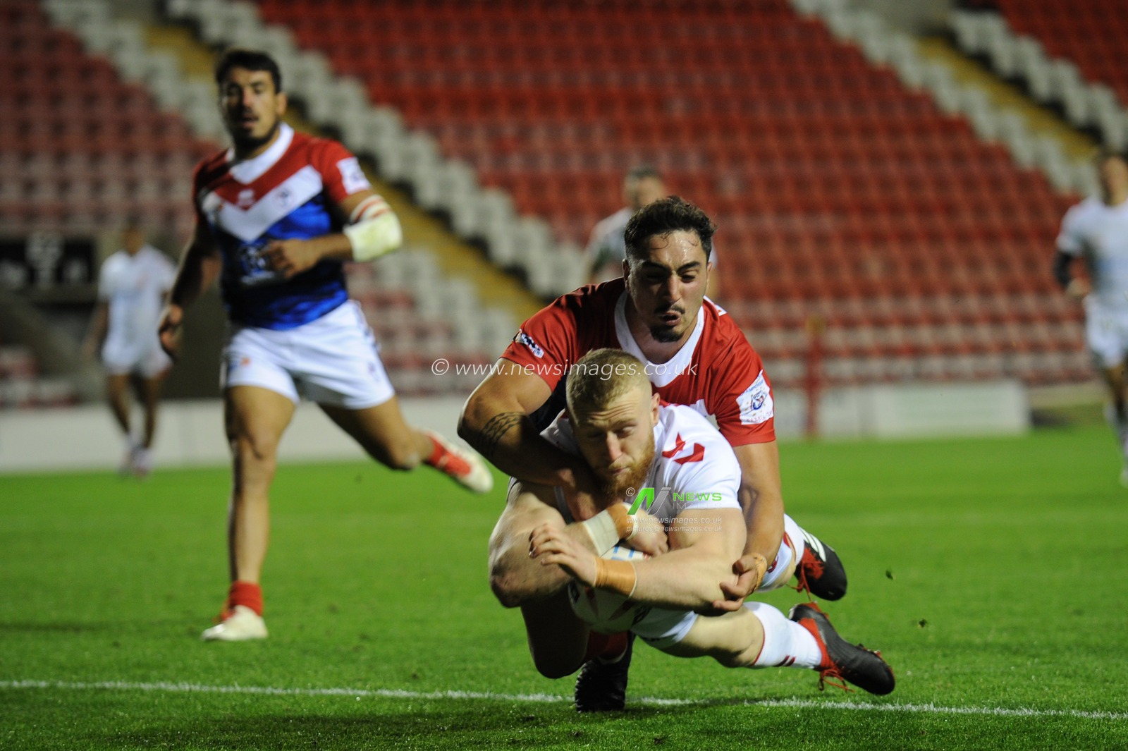 17th October 2018 , Leigh Sports Village,  Leigh, England;  Rugby League International, England v France ; Luke Thompson of England (St Helens) scores on his debut


Credit:   Richard Long/News Images