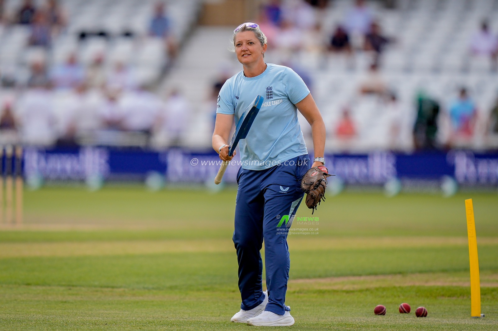 England fielding coach Sarah Taylor in the pre-game warm up session during the 3rd Rothesay Test Match Day 4 match England vs New Zealand at Trent Bridge, Nottingham, United Kingdom on 28 June 2026

(Photo by Maynard Manyowa/News Images)