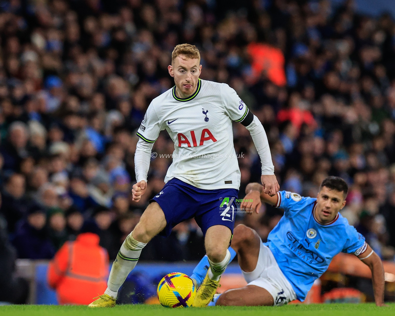 Dejan Kulusevski #21 of Tottenham Hotspur skips past Rodri #16 of Manchester City during the Premier League match Manchester City vs Tottenham Hotspur at Etihad Stadium, Manchester, United Kingdom, 19th January 2023

(Photo by Conor Molloy/News Images)