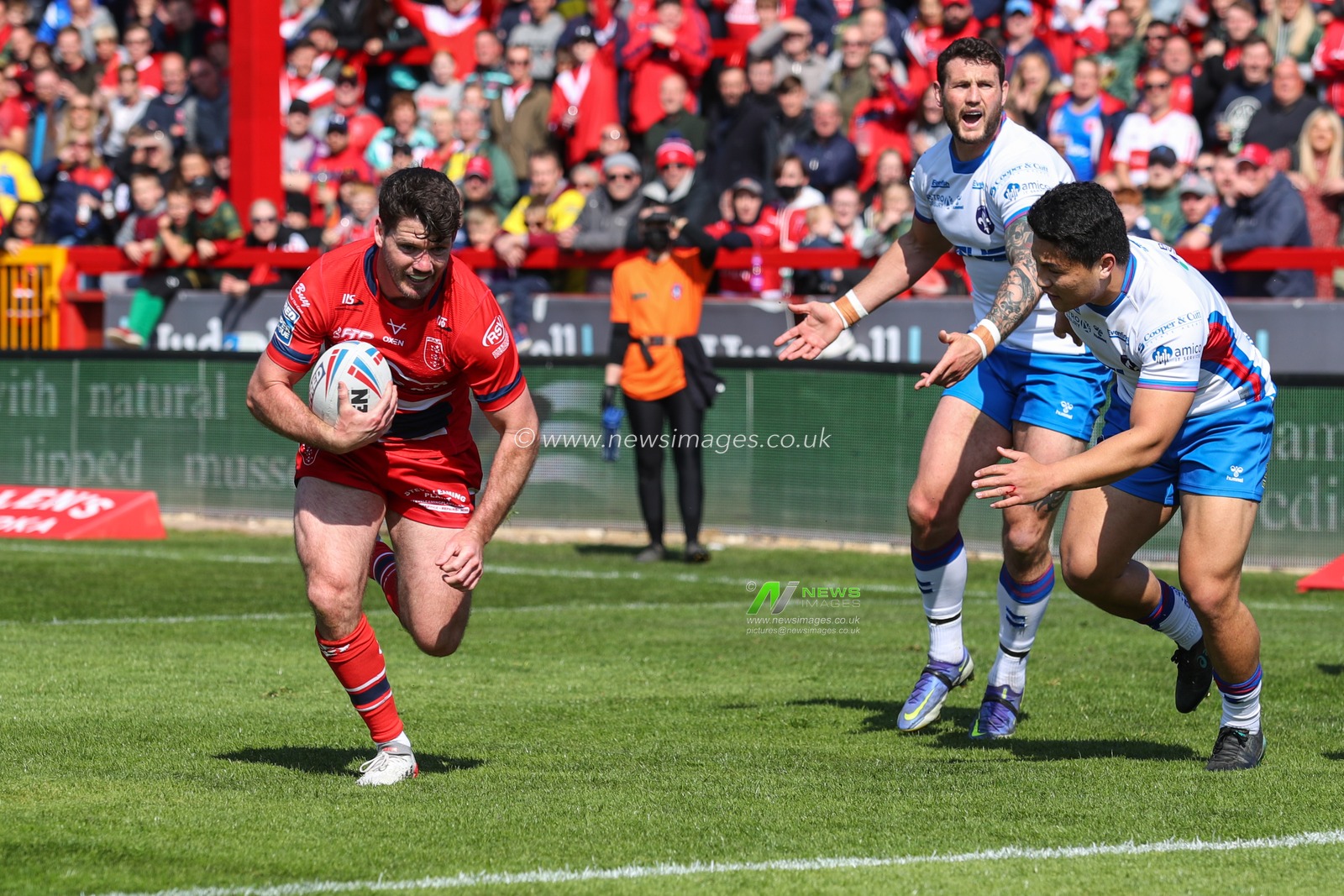 Lachlan Coote #1 of Hull KR makes a dash for the try line