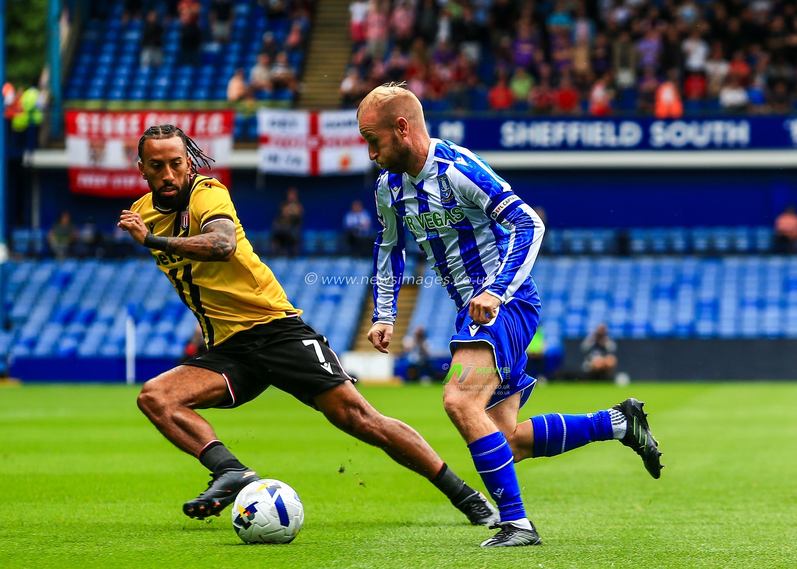 Barry Bannan of Sheffield Wednesday in action during the Sky Bet Championship match Sheffield Wednesday vs Stoke City at Hillsborough, Sheffield, United Kingdom, 16th August 2025

(Photo by Richard Bierton/News Images)