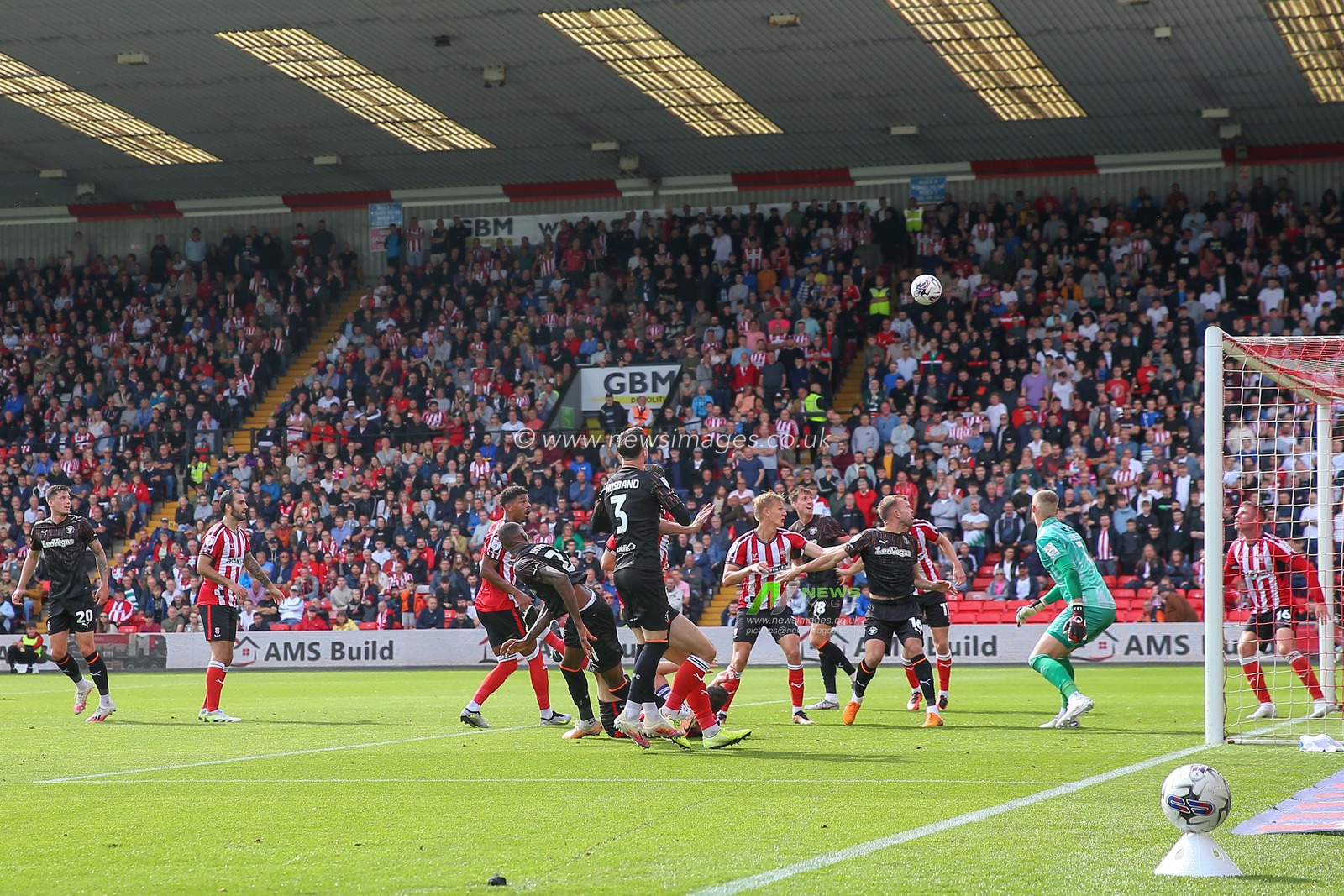 Marvin Ekpiteta #21 of Blackpool has a headed shot at goal during the Sky Bet League 1 match Lincoln City vs Blackpool at Gelder Group Sincil Bank Stadium, Lincoln, United Kingdom, 26th August 2023

(Photo by Gareth Evans/News Images)
