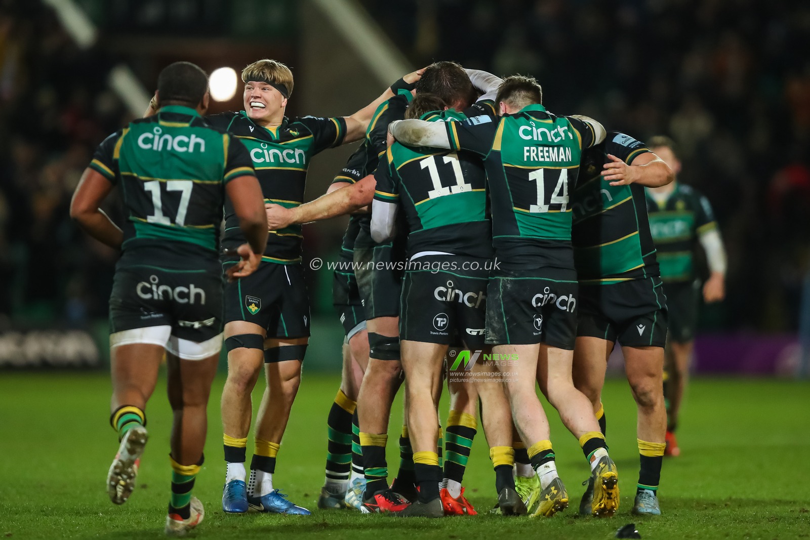 Northampton Saints celebrate Fin Smith penalty kick to win the game during the Gallagher Premiership match Northampton Saints vs Bath Rugby at Cinch Stadium at Franklin's Gardens, Northampton, United Kingdom, 5th January 2025

(Photo by Izzy Poles/News Images)
