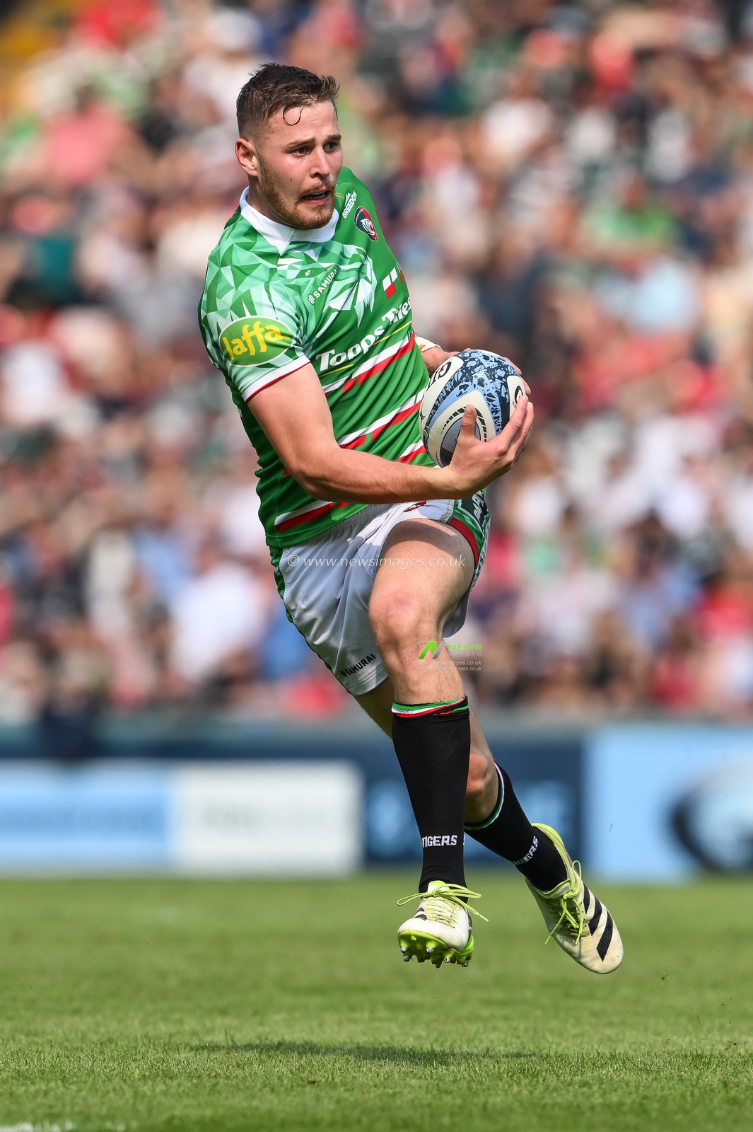 Freddie Steward of Leicester Tigers makes a break  during the Gallagher Premiership match Leicester Tigers vs Exeter Chiefs at Mattioli Woods Welford Road, Leicester, United Kingdom, 18th May 2024

(Photo by Craig Thomas/News Images)