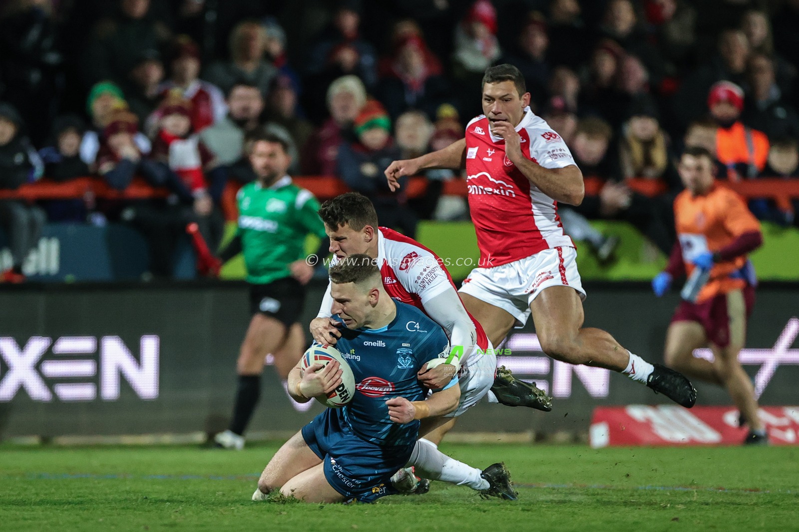 George Williams #6 of Warrington Wolves is tackled by Louis Senior #23 of Hull KR during the Betfred Super League Round 4 match Hull KR vs Warrington Wolves at Sewell Group Craven Park, Kingston upon Hull, United Kingdom, 10th March 2023

(Photo by Mark Cosgrove/News Images)