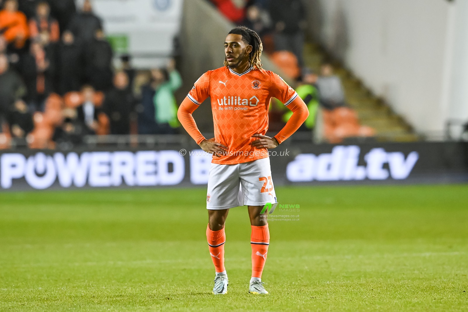 Dominic Thompson #23 of Blackpool during the Sky Bet Championship match Blackpool vs Sheffield United at Bloomfield Road, Blackpool, United Kingdom, 29th December 2022

(Photo by Craig Thomas/News Images)