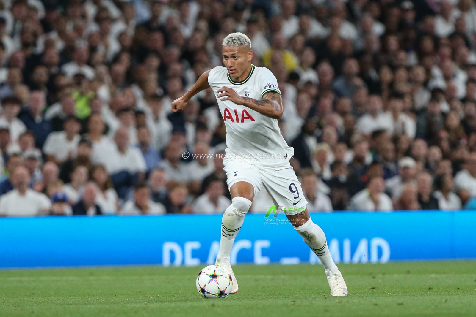Richarlison #9 of Tottenham Hotspur breaks with the ball during the UEFA Champions League match Tottenham Hotspur vs Marseille at Tottenham Hotspur Stadium, London, United Kingdom, 7th September 2022

(Photo by Arron Gent/News Images)