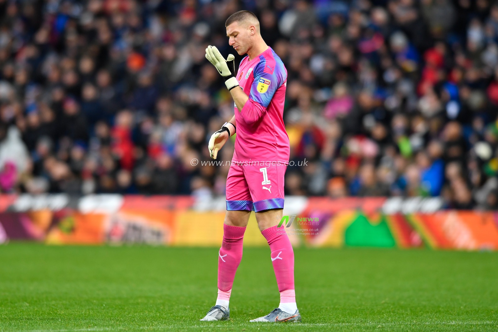 26th October 2019, The Hawthorns, West Bromwich, England; Sky Bet Championship, West Bromwich Albion v Charlton Athletic : Sam Johnstone (1) of West Bromwich Albion spits on his gloves

Credit: Simon Whitehead/News Images
