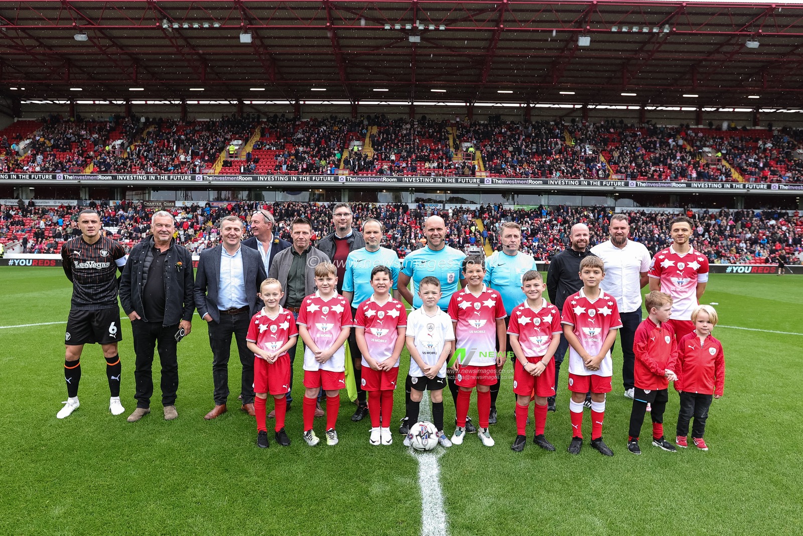 during the Sky Bet League 1 match Barnsley vs Blackpool at Oakwell, Barnsley, United Kingdom, 30th September 2023

(Photo by Mark Cosgrove/News Images)