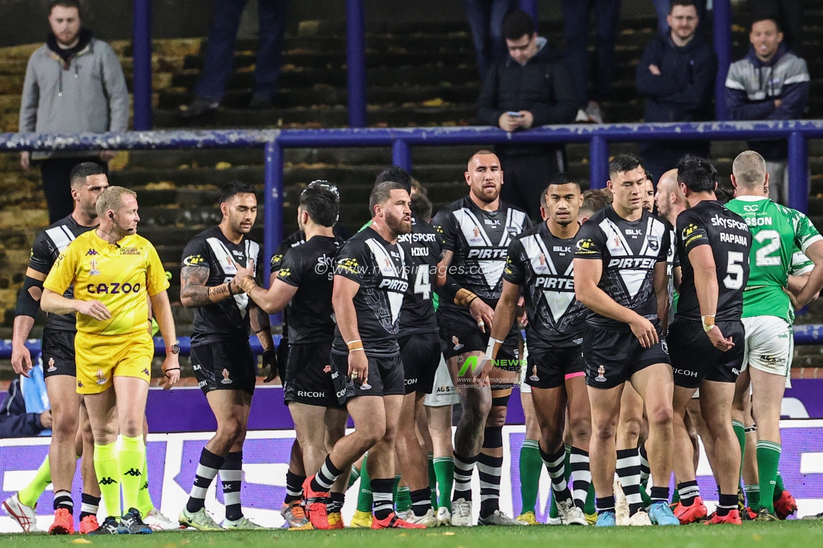 Jahrome Hughes of New Zealand celebrates his try with team mates during the Rugby League World Cup 2021 Group C match New Zealand vs Ireland at Headingley Stadium, Leeds, United Kingdom, 28th October 2022

(Photo by Mark Cosgrove/News Images)