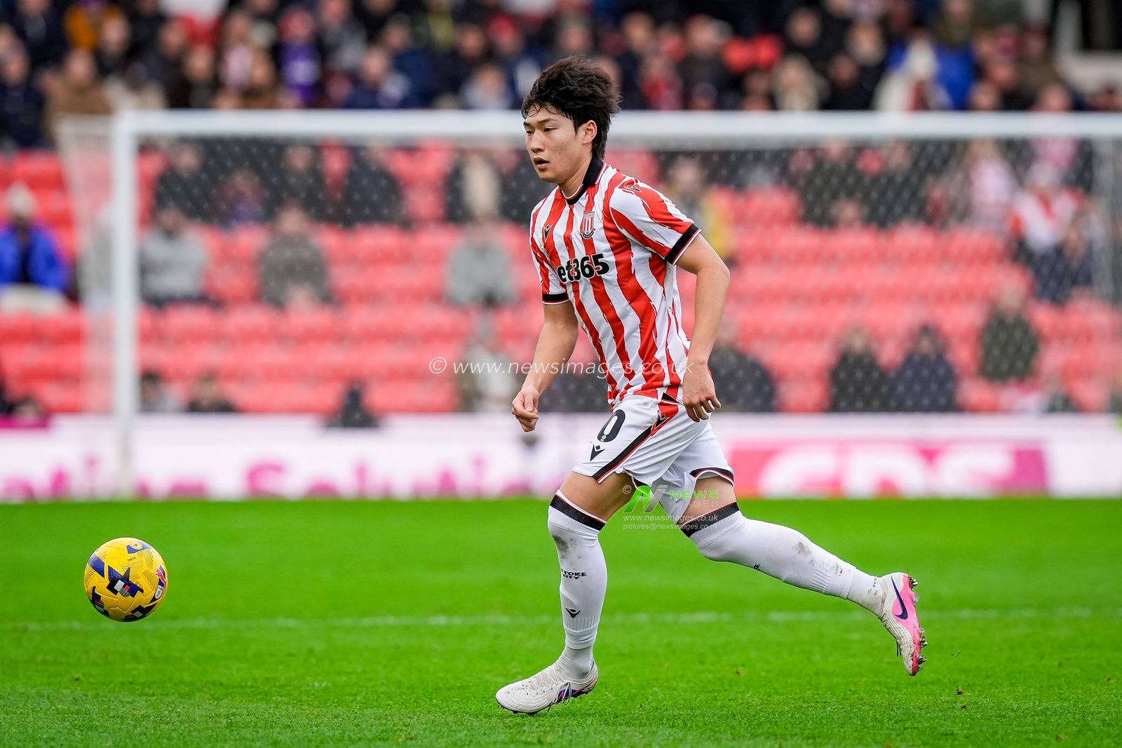 Bae Jun-Ho of Stoke City controls the ball  during the Sky Bet Championship match Stoke City vs Southampton at Bet365 Stadium, Stoke-on-Trent, United Kingdom, 31st January 2026

(Photo by Maynard Manyowa/News Images)