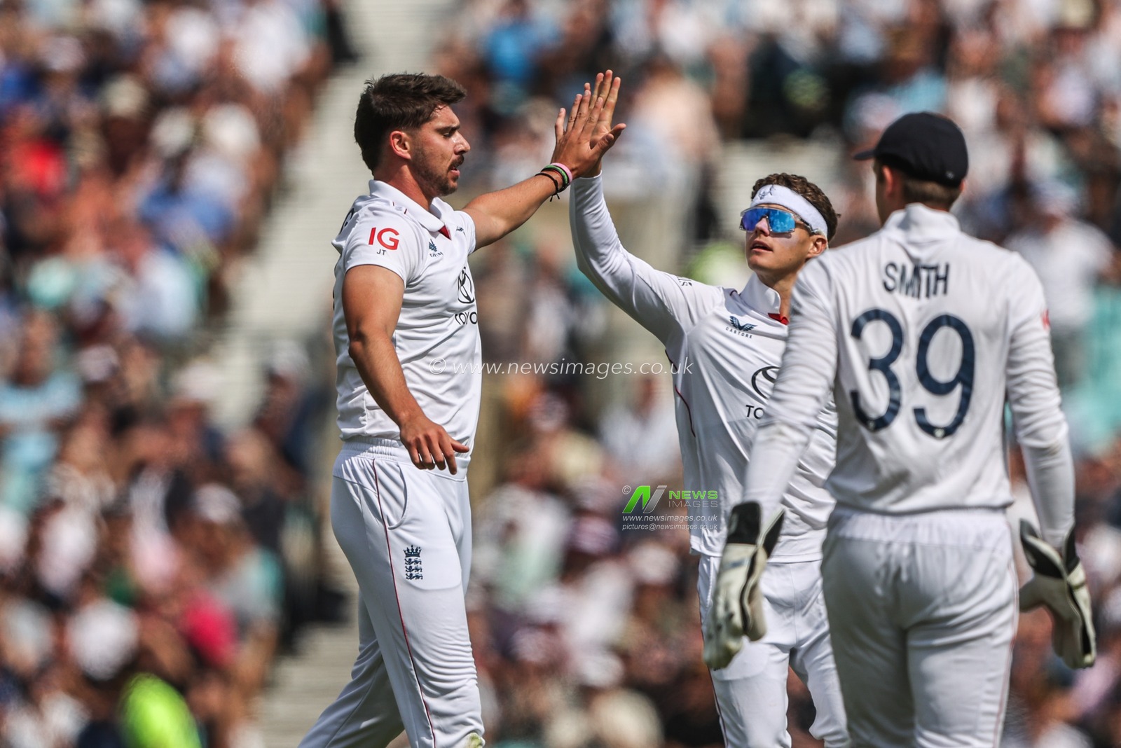 Josh Tongue of England celebrates the wicket of Karun Nair of India during the 5th Rothesay Test Match Day 2 England v India at The Kia Oval, London, United Kingdom, 1st August 2025

(Photo by Alfie Cosgrove/News Images)